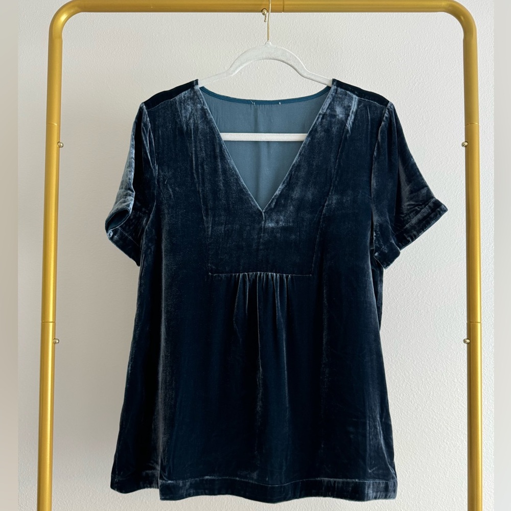 SUNDANCE  Briella Blue‎ V-Neck Velvet Short Sleeve Top Women’s Sz S